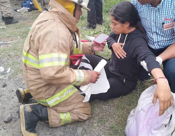 Camioneta en Tierra Blanca termina volcada y deja 3 lesionados