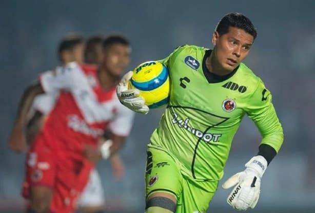 ¿Quién es el ex jugador de los Tiburones del Veracruz que expuso adeudo de Fidel Kuri?