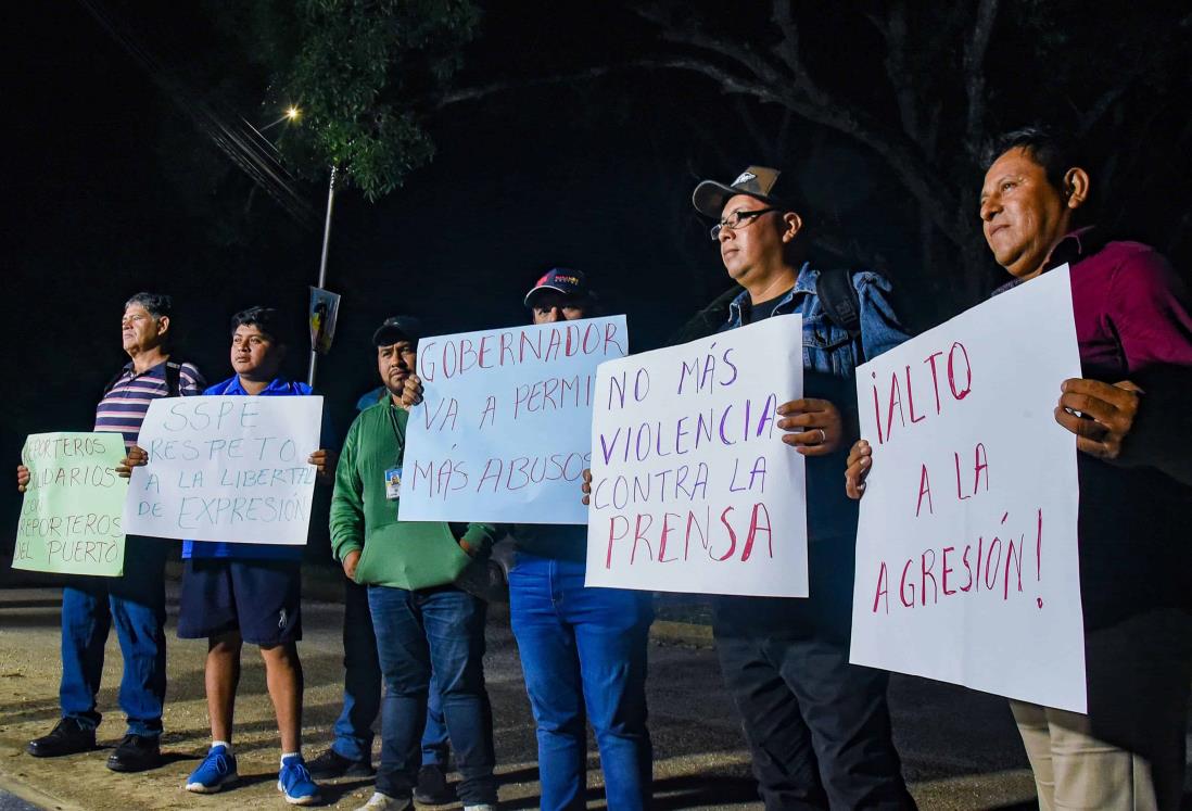 Reporteros de Acayucan se suman a las protestas contra la violencia policial