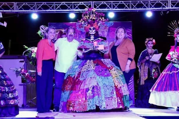 Desfile de catrinas y catrines fue un éxito en Cardel