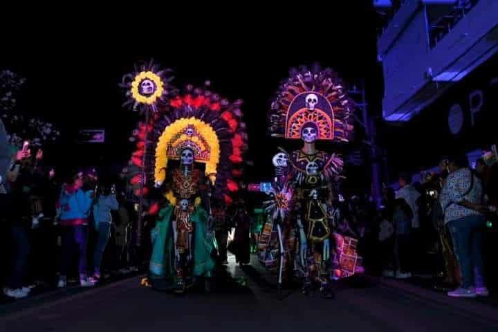 Desfile de catrinas y catrines fue un éxito en Cardel