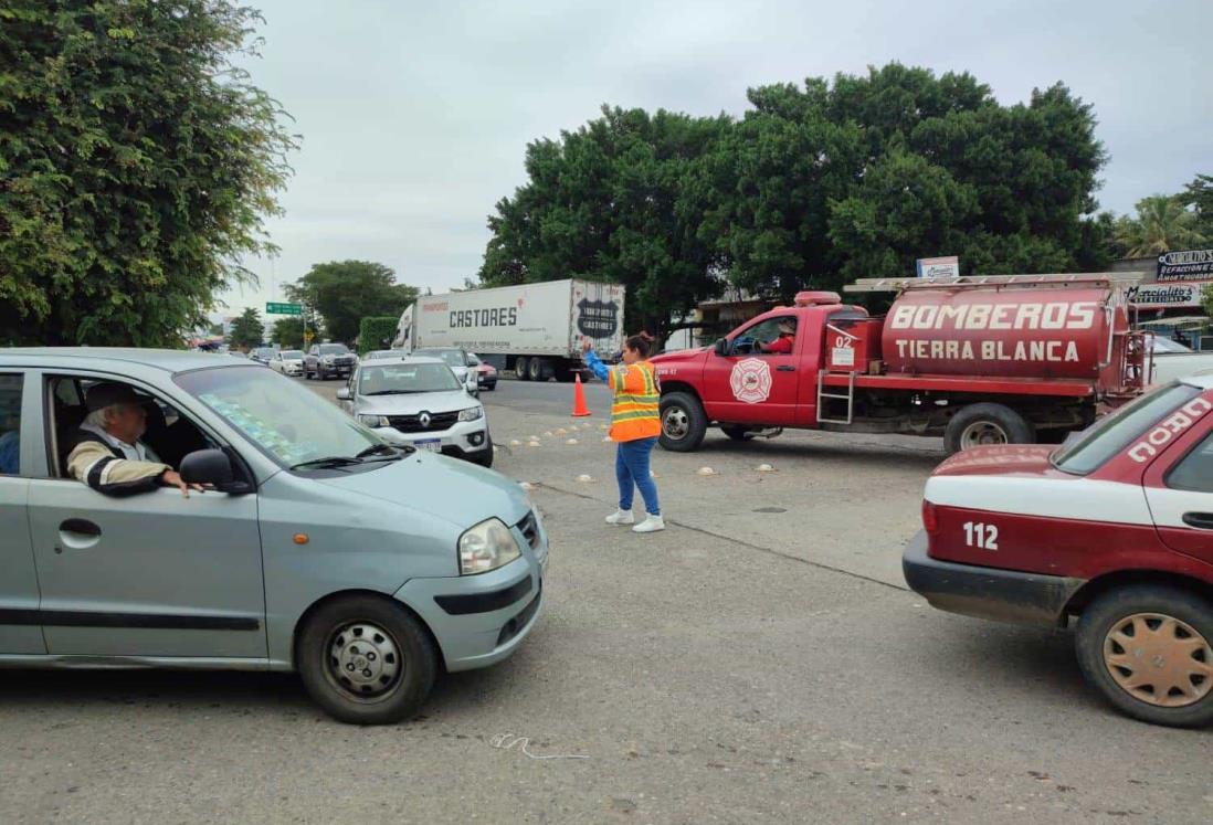 Camioneta choca contra conductora de motoneta en Tierra Blanca