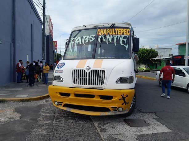 Autobús urbano arrolla a mujer en motoneta en Veracruz