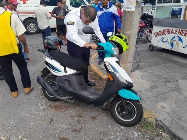 Autobús urbano arrolla a mujer en motoneta en Veracruz