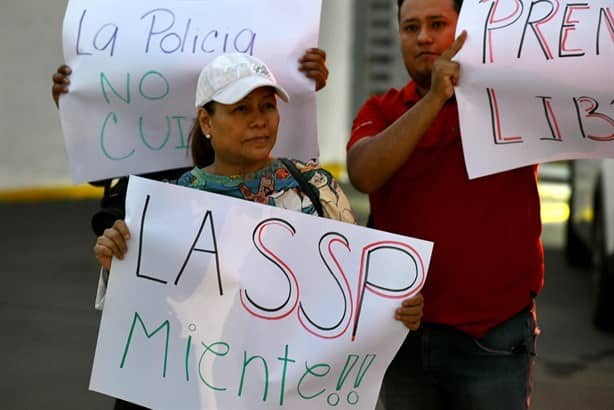 Protestan reporteros en las instalaciones de la SSP por violencia policial en Veracruz | VIDEO