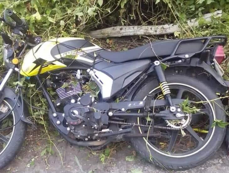 Motociclista pierde el control y derrapa en Cotaxtla, Veracruz