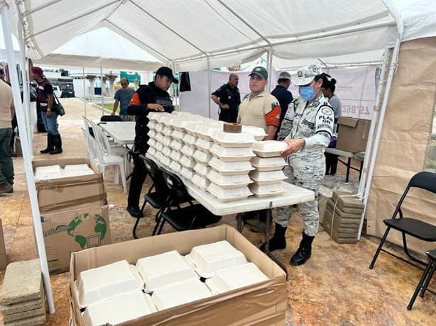 Instalan cocina móvil para los afectados por inundación de Agua Dulce