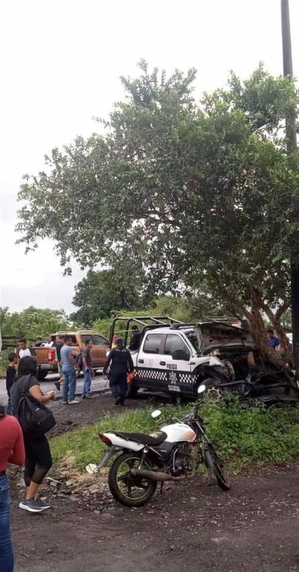 Patrulla choca contra autobús de pasajeros en Ángel R. Cabada; hay varios heridos