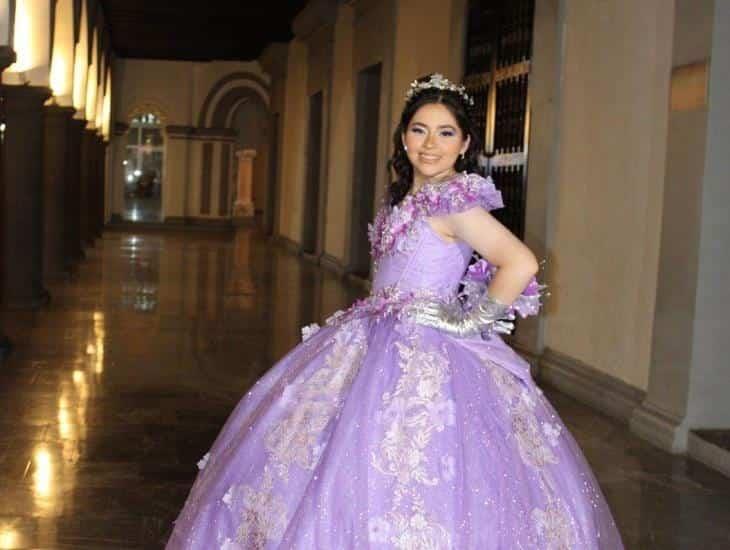 Regina Darien Reyes Saldaña protagoniza fiesta de XV años