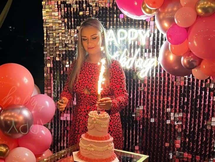 Abril Díaz es festejada por sus amigas
