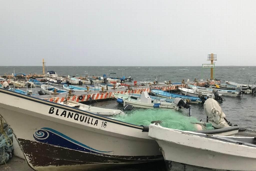 Norte y oleaje hundieron dos lanchas de pescadores en Veracruz