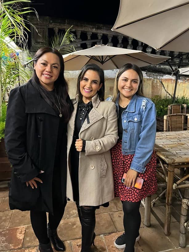 Abril Díaz es festejada por sus amigas