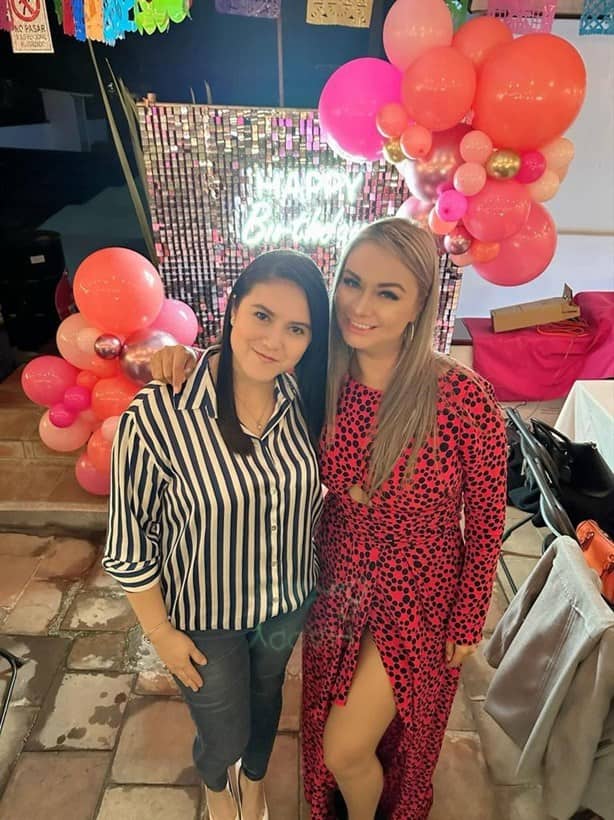 Abril Díaz es festejada por sus amigas