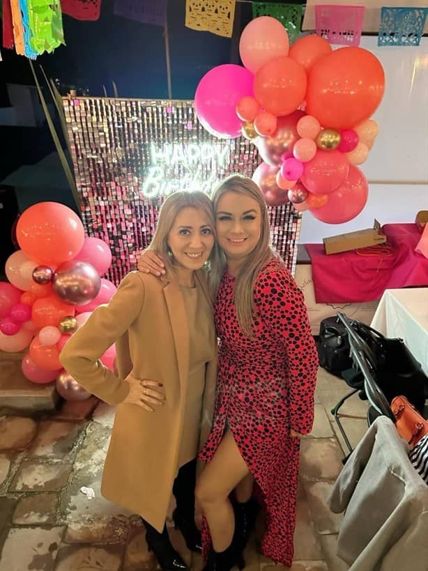 Abril Díaz es festejada por sus amigas