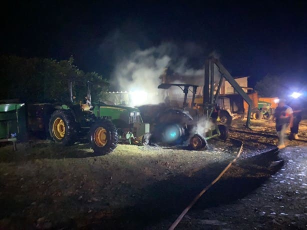 Incendian maquinaria agrícola en rancho de Tlapacoyan, Veracruz