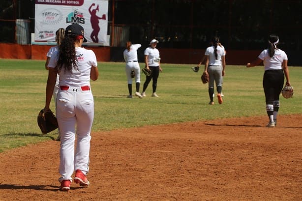 Realizan tryouts más de 200 jugadoras de softbol