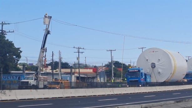 Trasladan tanques fermentadores de Constellation Brands por carreteras de Veracruz