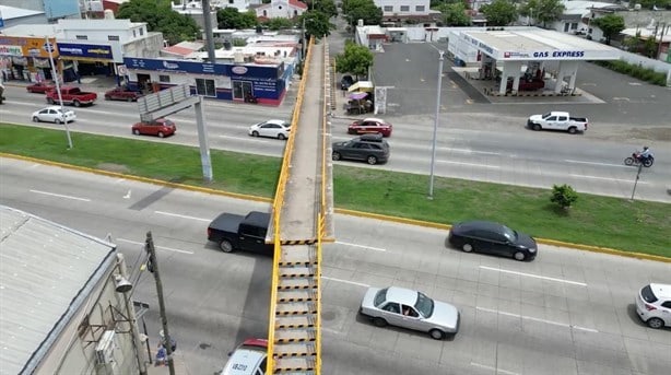 Rehabilitan puente peatonal en avenida Rafael Cuervo, en Veracruz