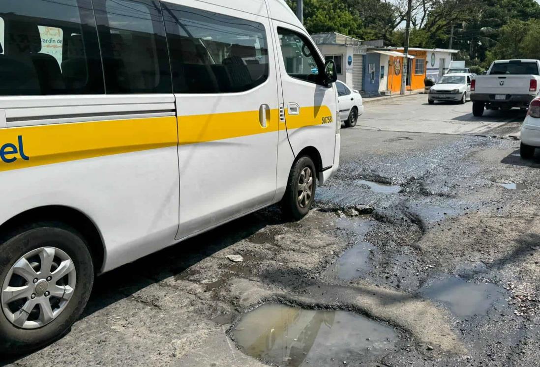 Alertan por baches y hoyancos en la colonia Las Brisas, en Veracruz