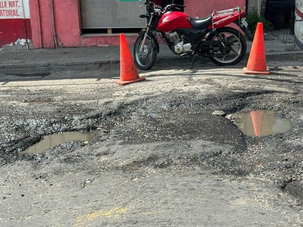 Alertan por baches y hoyancos en la colonia Las Brisas, en Veracruz