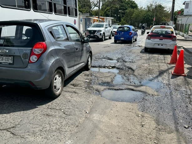 Alertan por baches y hoyancos en la colonia Las Brisas, en Veracruz