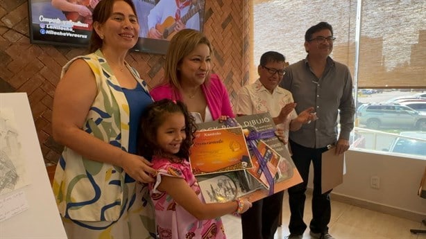 Entregan reconocimientos del concurso de pintura “Los Colores de Xantolo” | VIDEO