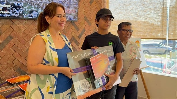 Entregan reconocimientos del concurso de pintura “Los Colores de Xantolo” | VIDEO