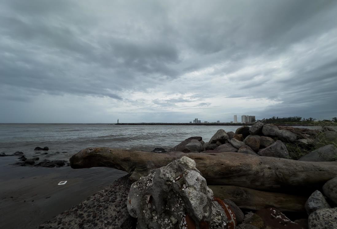 Capitanía mantiene cerrado el puerto de Veracruz a la navegación por evento de norte