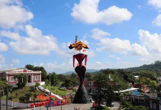 ¿Cuándo quitarán la catrina monumental de Misantla?