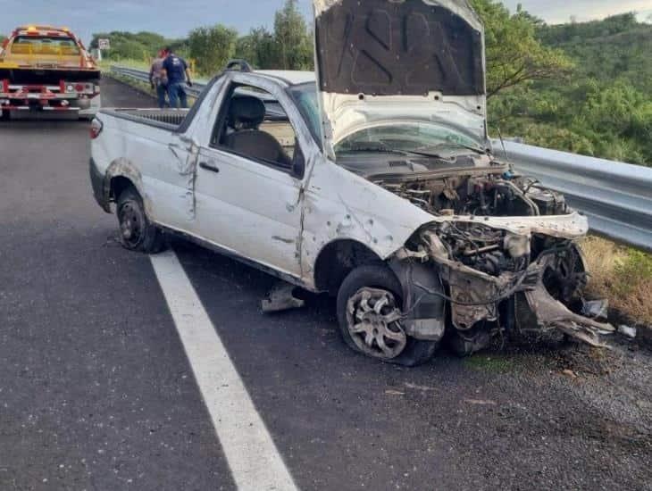 Conductor se vuelca por falla en un neumático en La Antigua