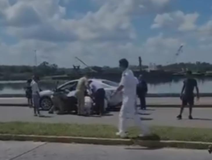 Médicos navales de Tuxpan le salvaron la vida a un hombre que sufrió un infarto en la calle