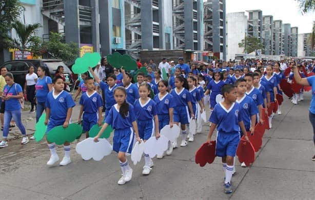 Escuelas en Medellín de Bravo desfilan para conmemorar la Revolución Mexicana | VIDEO