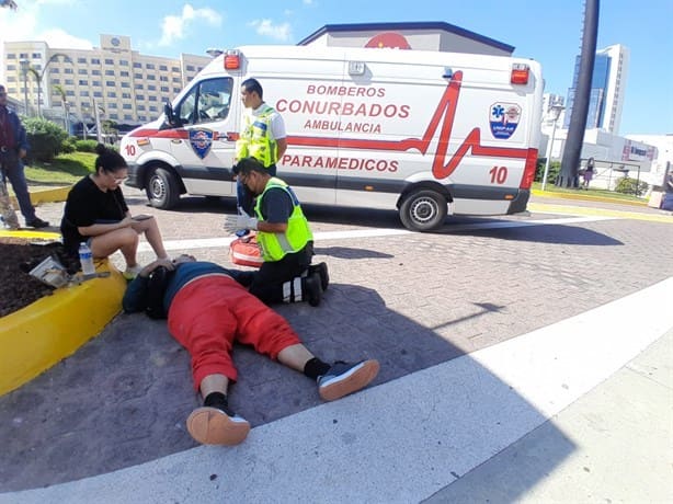Choca motociclista contra camioneta frente a un hotel en Boca del Río