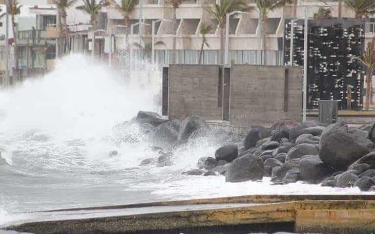 A estos números puedes reportar emergencias por evento de Norte en Veracruz 