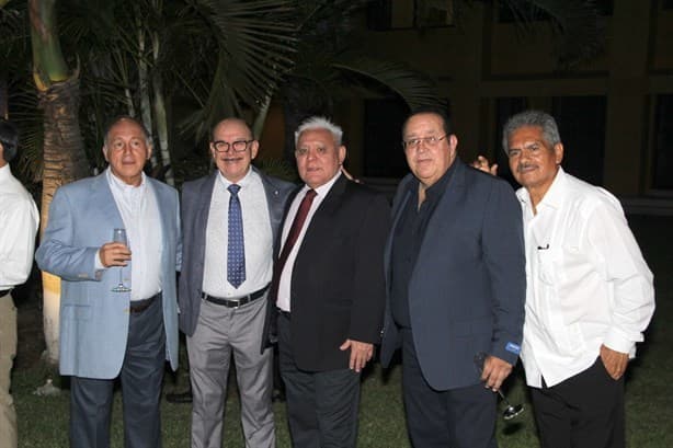 Médicos celebran 44 años de egresados de la Facultad de Medicina de la UV