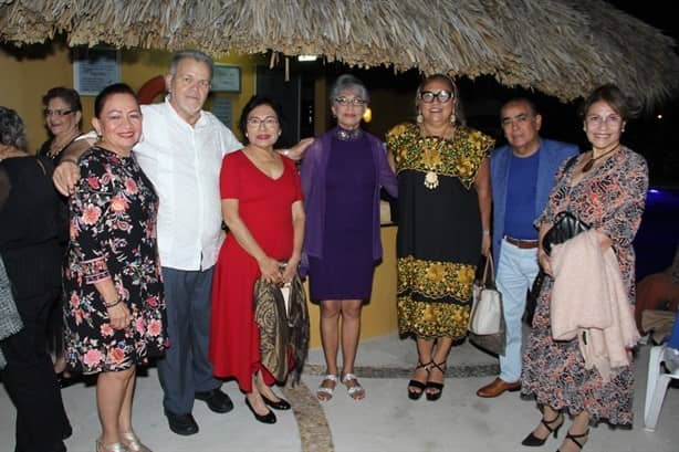 Médicos celebran 44 años de egresados de la Facultad de Medicina de la UV