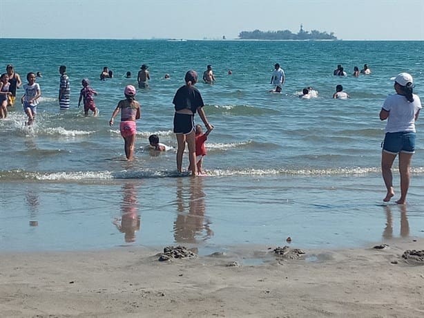 Turismo llega a las playas de Veracruz