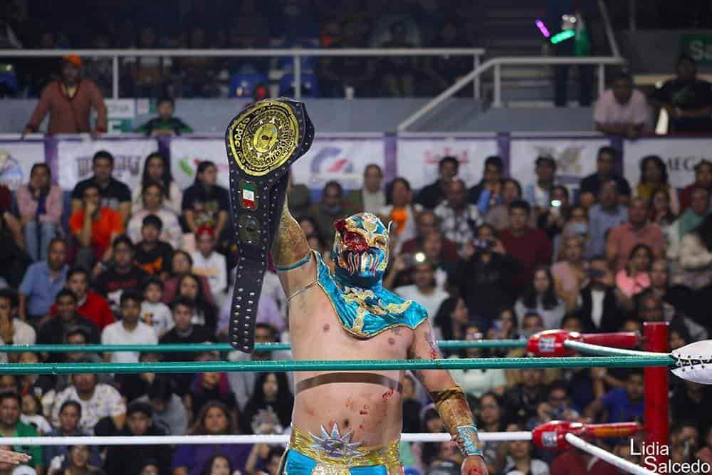 Se corona Kalyxz en función de lucha libre