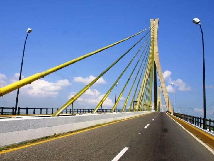 ¿Cuántos autos pasan al día en el puente más famoso de Coatzacoalcos?