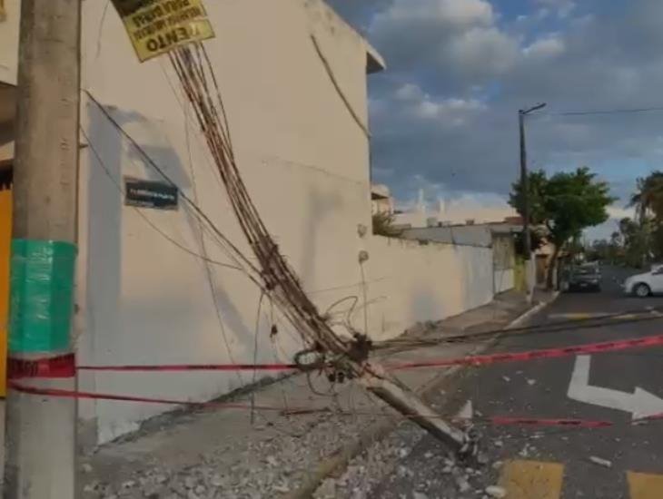 Poste en Veracruz fue derribado por viento del frente frío 10