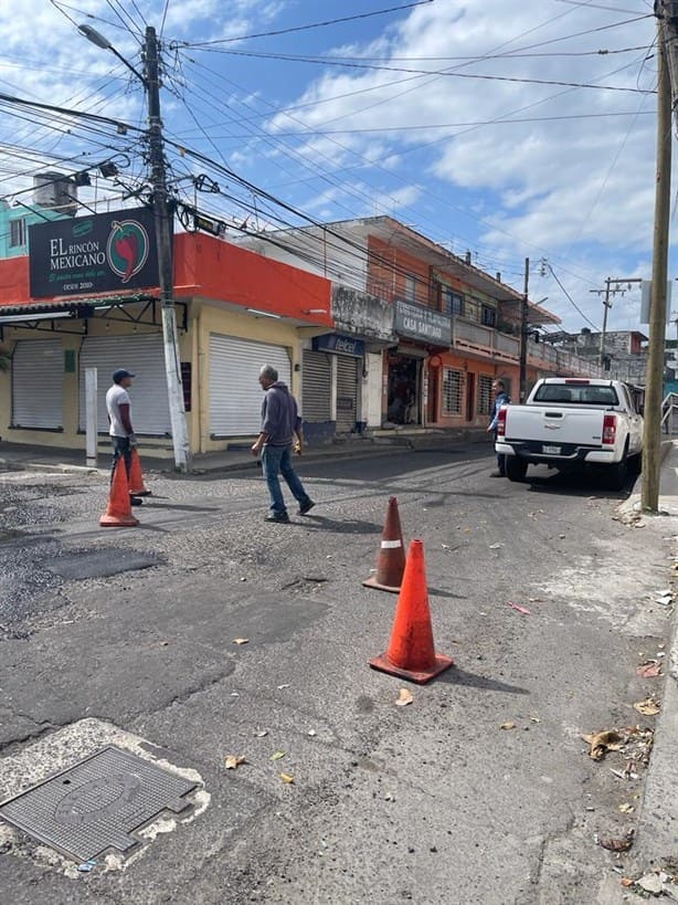 Realizan bacheo en avenida Lázaro Cárdenas, en Boca del Río