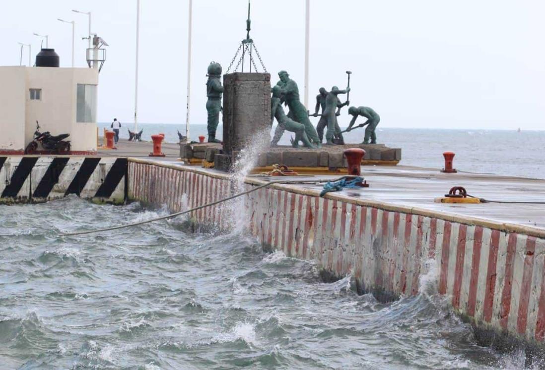 Cancelan pesca en Veracruz por fuertes rachas de viento y marejada