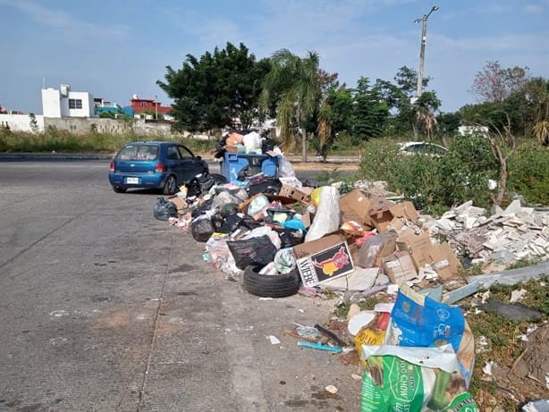 Dejan basura acumulada en terreno de Medellín de Bravo