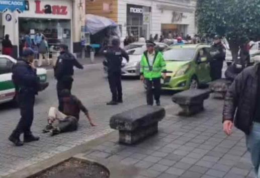 SSP auxilia a indigente en céntrica calle de Xalapa