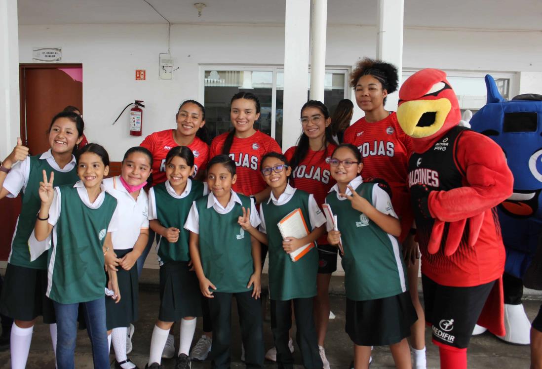 Halcones Rojos tuvieron gran programa con alumnos