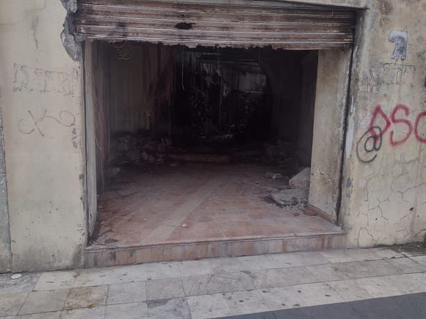 Dejan al descubierto inmueble abandonado en centro de Veracruz