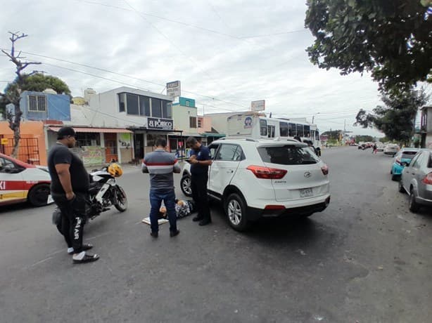 Motociclista se estrella contra camioneta en Lomas de Río Medio, en Veracruz | VIDEO