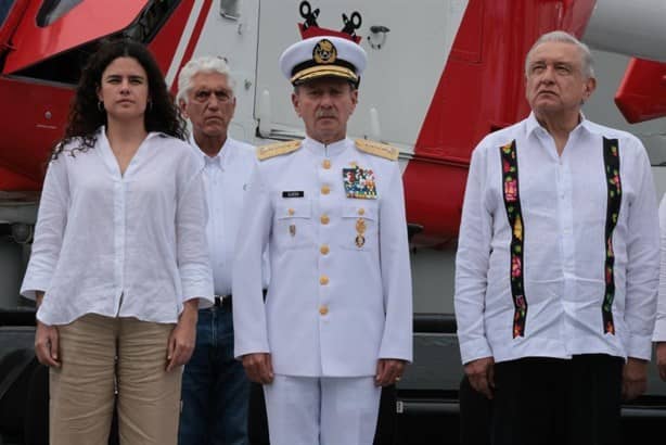 AMLO conmemora Día de la Armada con homenaje a marinos que perdieron la vida por Otis