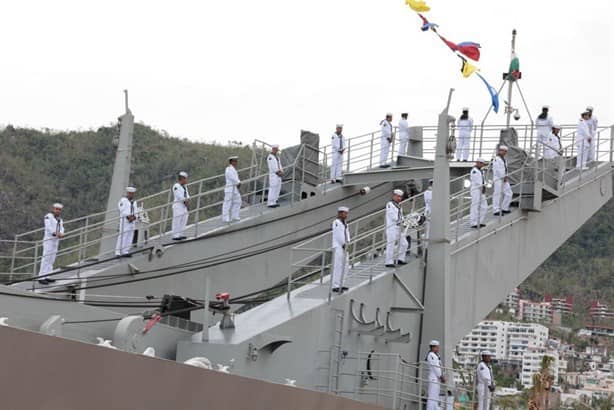 AMLO conmemora Día de la Armada con homenaje a marinos que perdieron la vida por Otis