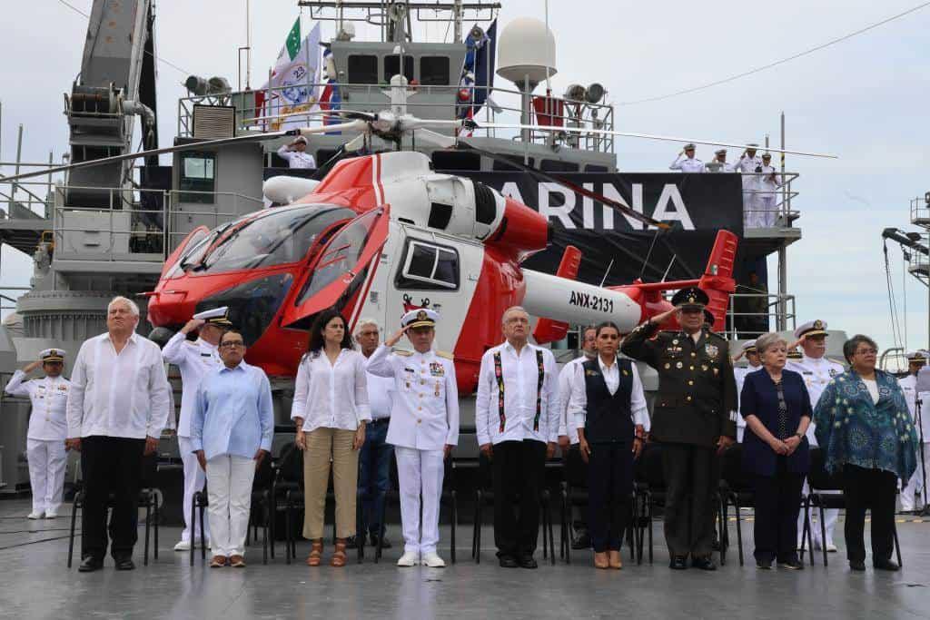 AMLO conmemora Día de la Armada con homenaje a marinos que perdieron la vida por Otis